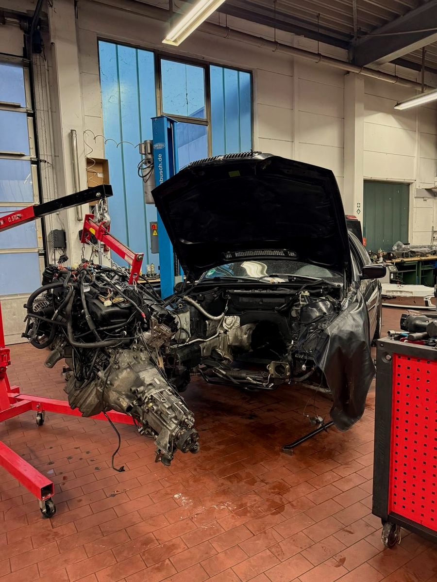 Motor am Kran während der Instandsetzung
